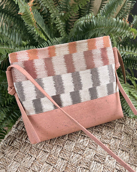Yabisi Colibrí Crossbody - Adoquines & Guava