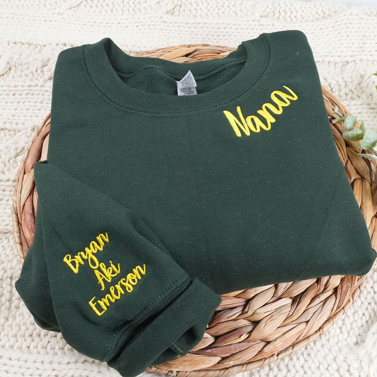 Custom Embroidered Apparel: A 2026 Gift-Giving Guide for Personalized Sweatshirts & Hoodies