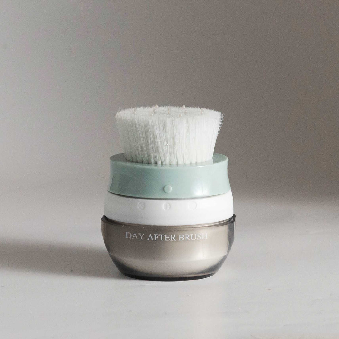 Dry Shampoo Brush vs Aerosol Spray — The Real Comparison