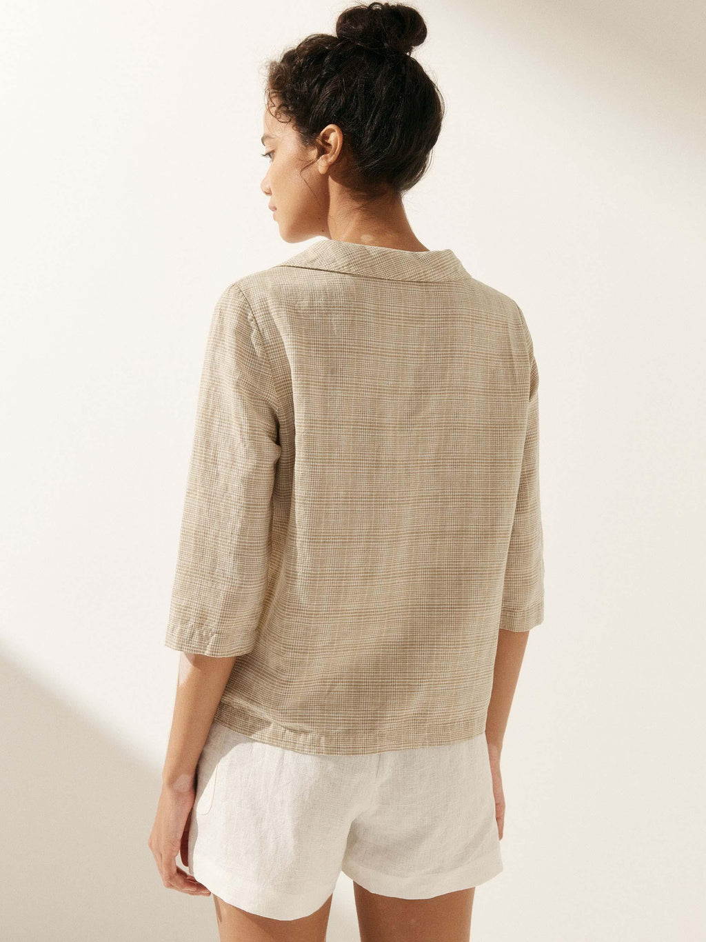LINTICO Linen Round Soft-Fold Collar Top LAURA — product on model