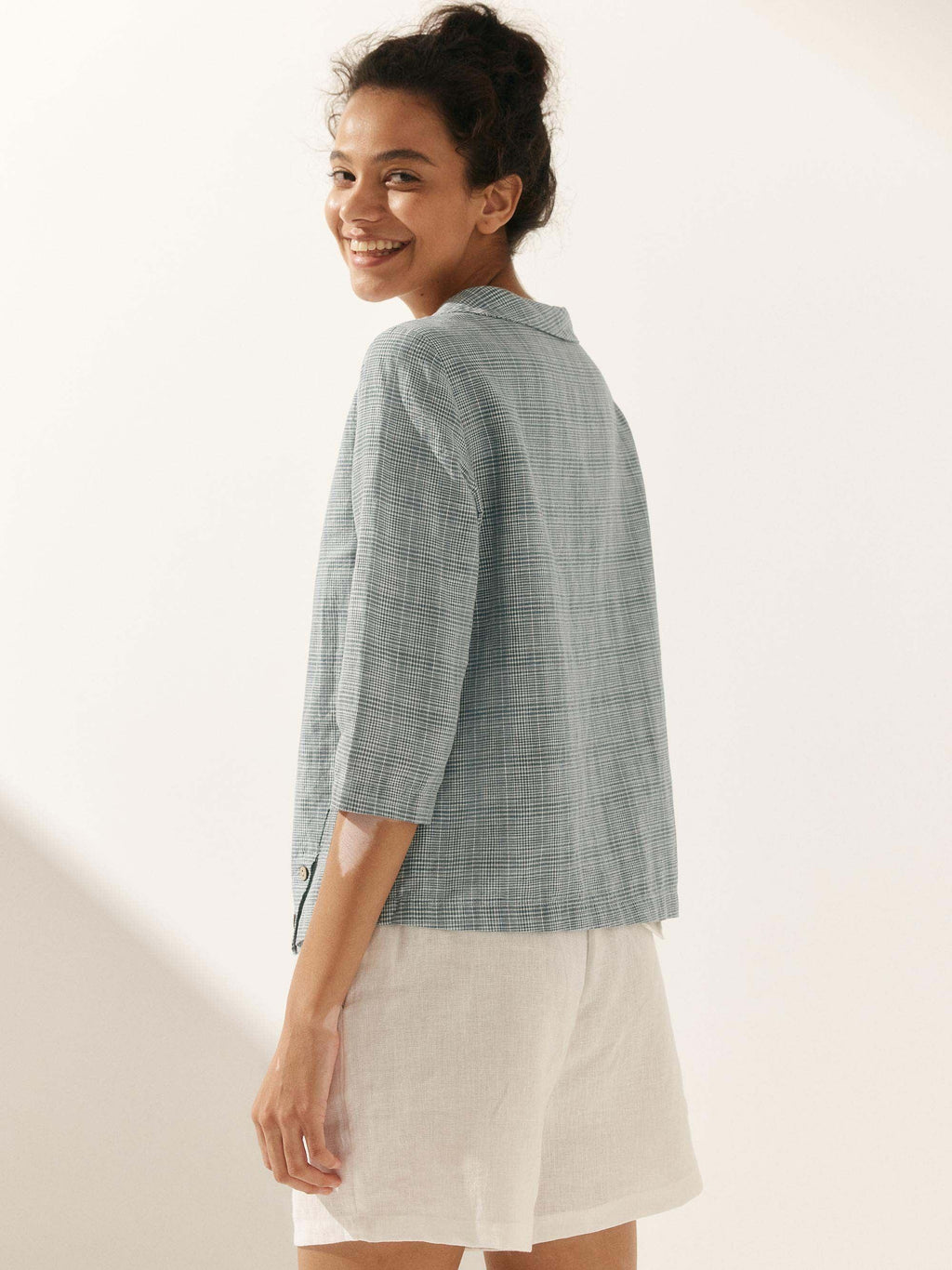LINTICO Linen Round Soft-Fold Collar Top LAURA — color detail