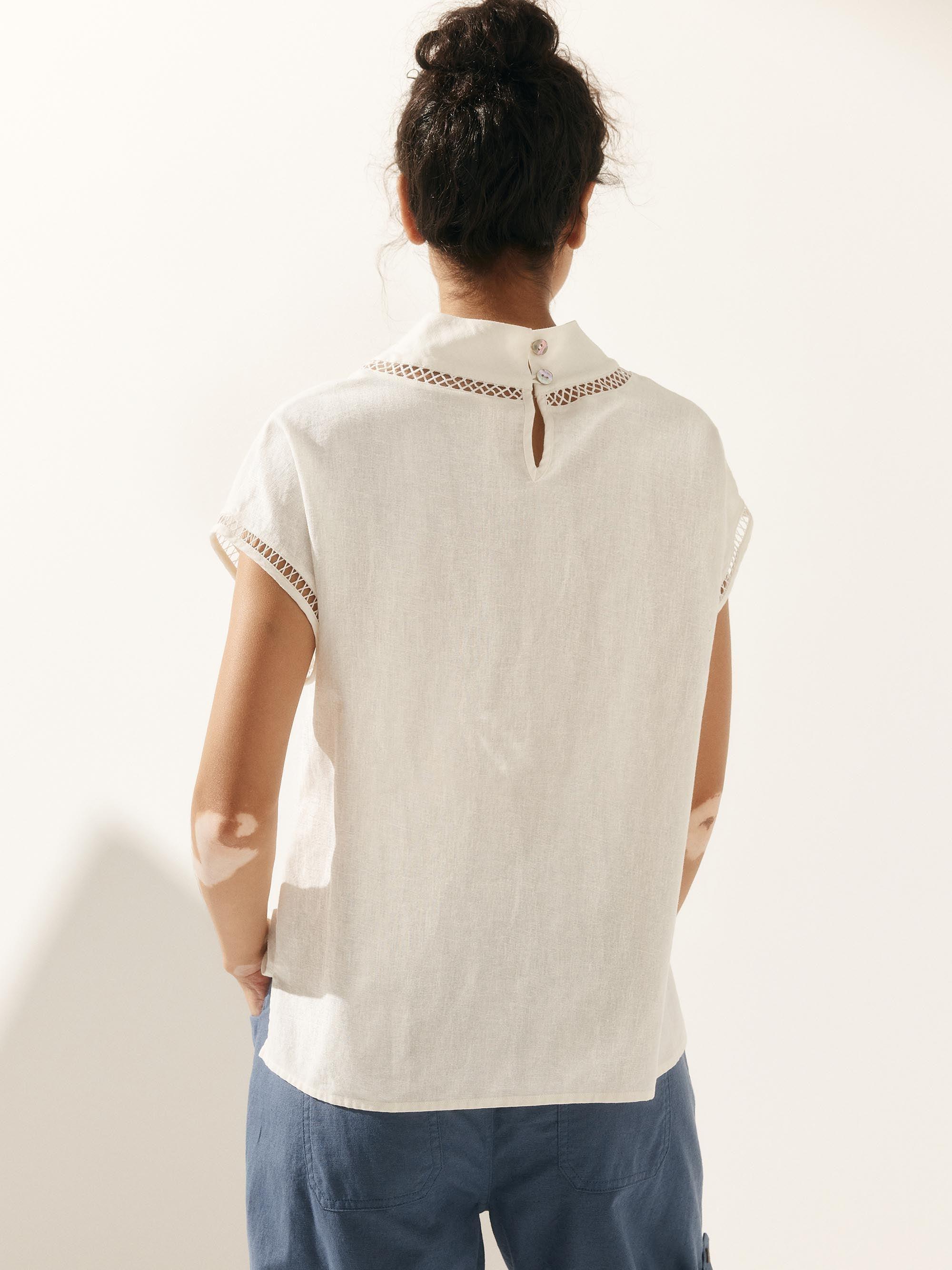 LINTICO LINTICO Linen Cutout Turtleneck Top QUINN — LINTICO branding close-up