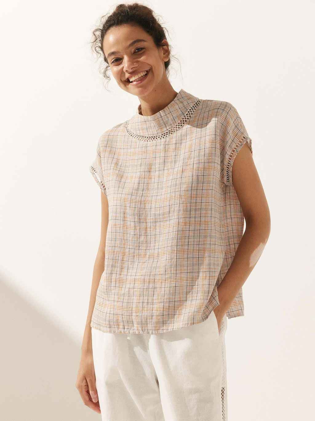 LINTICO LINTICO Linen Cutout Turtleneck Top QUINN — detail shot 10