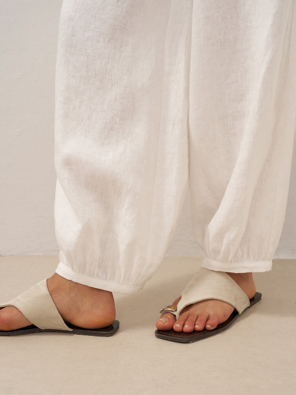 LINTICO 100% Linen Broad Elastic Waistband Pants TALIA — lifestyle context
