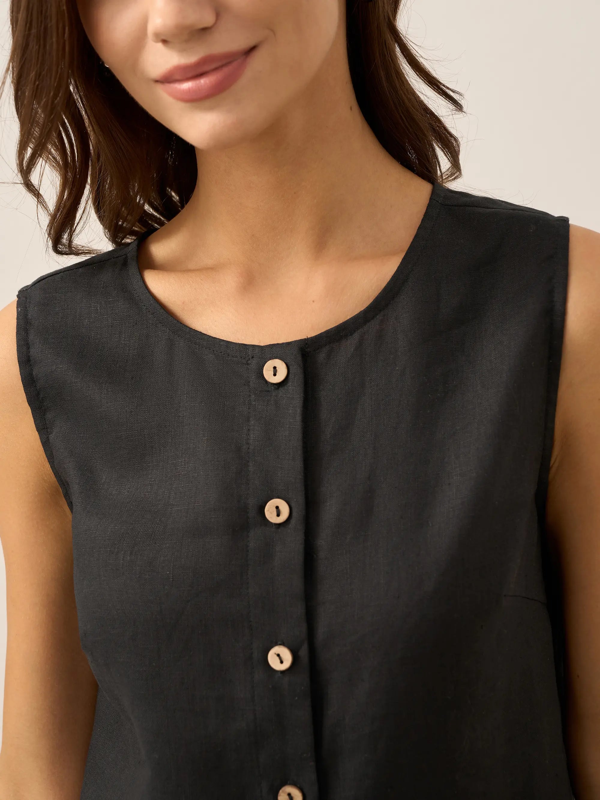 LINTICO 100% Linen Buttons Down Tank Top ERIN — detail shot 10