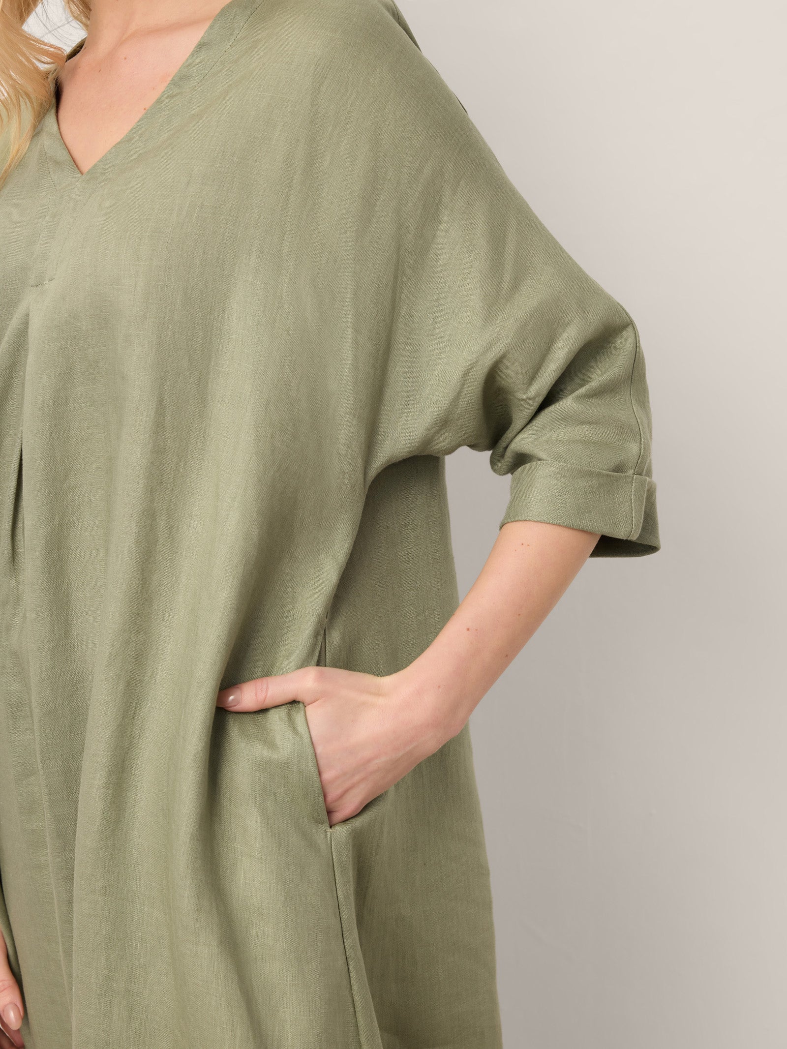 LINTICO 100% Linen Center Pleat V-Neck Cuffed Sleeve Maxi Dress ZENOBIA — detail shot 8