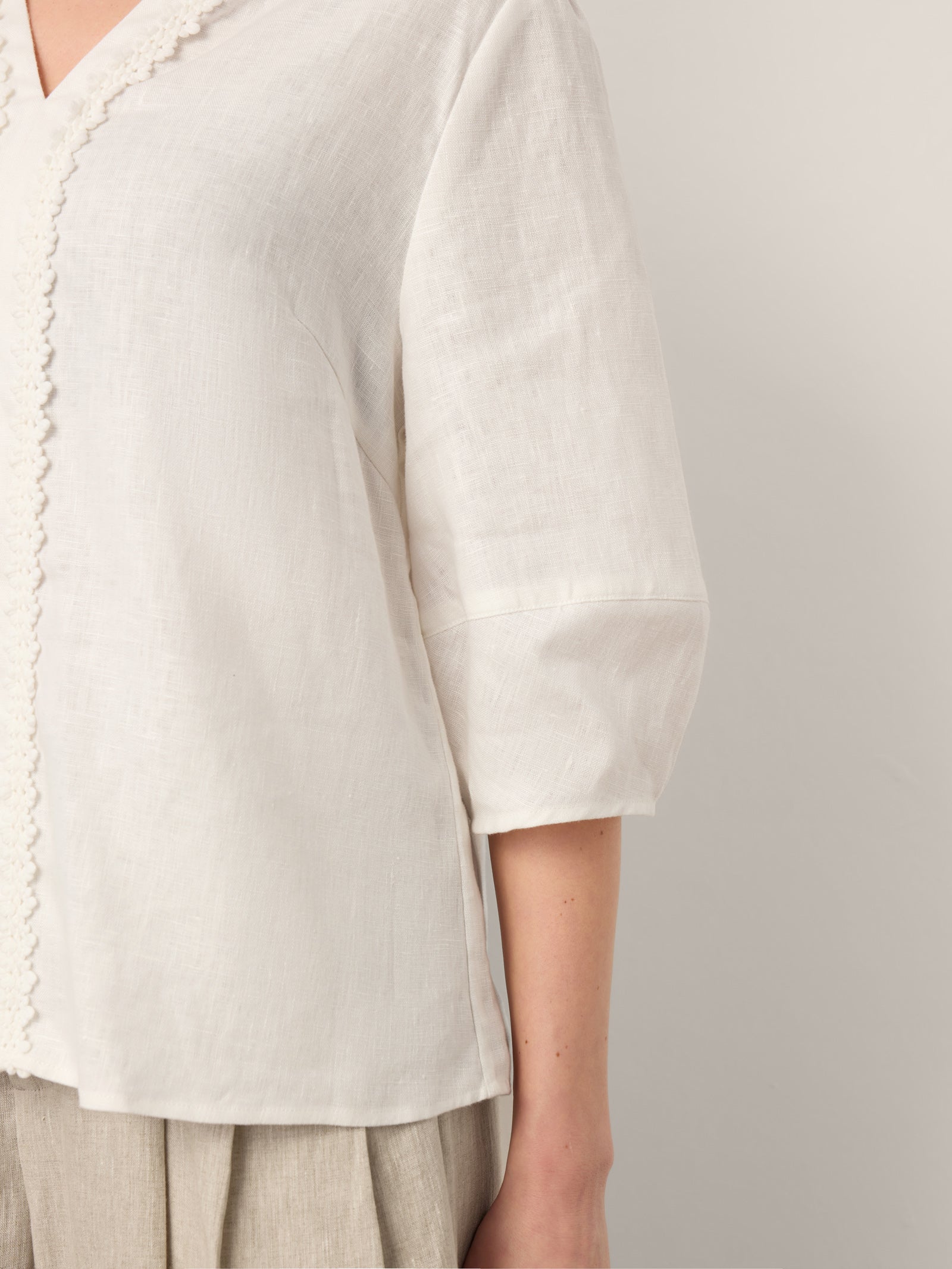 LINTICO 100% Linen Lace Trim Lantern Sleeve V-Neck Top LIVIAN — detail shot 7