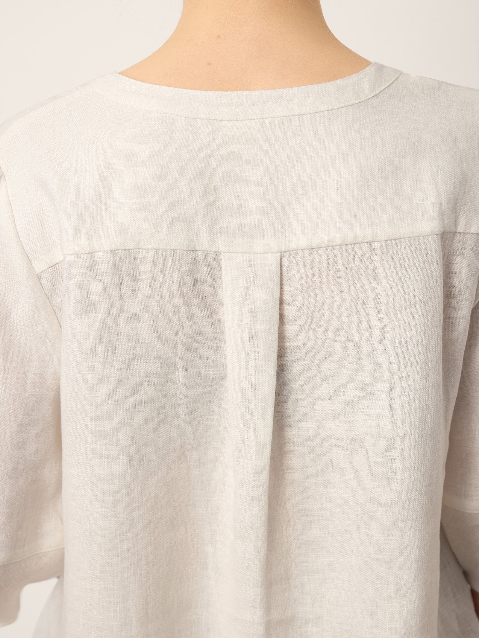 LINTICO 100% Linen Lace Trim Lantern Sleeve V-Neck Top LIVIAN — detail shot 8