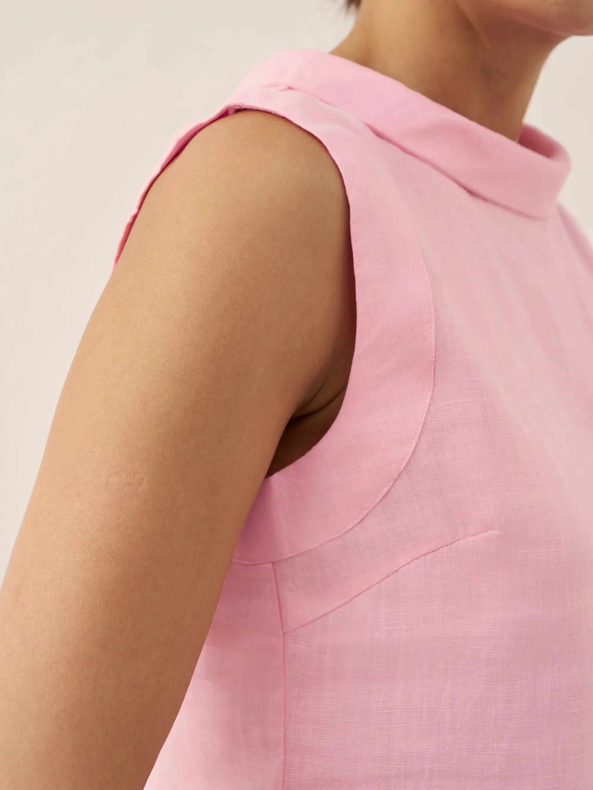 LINTICO 100% Linen Draped Collar Tank Top — detail shot 8