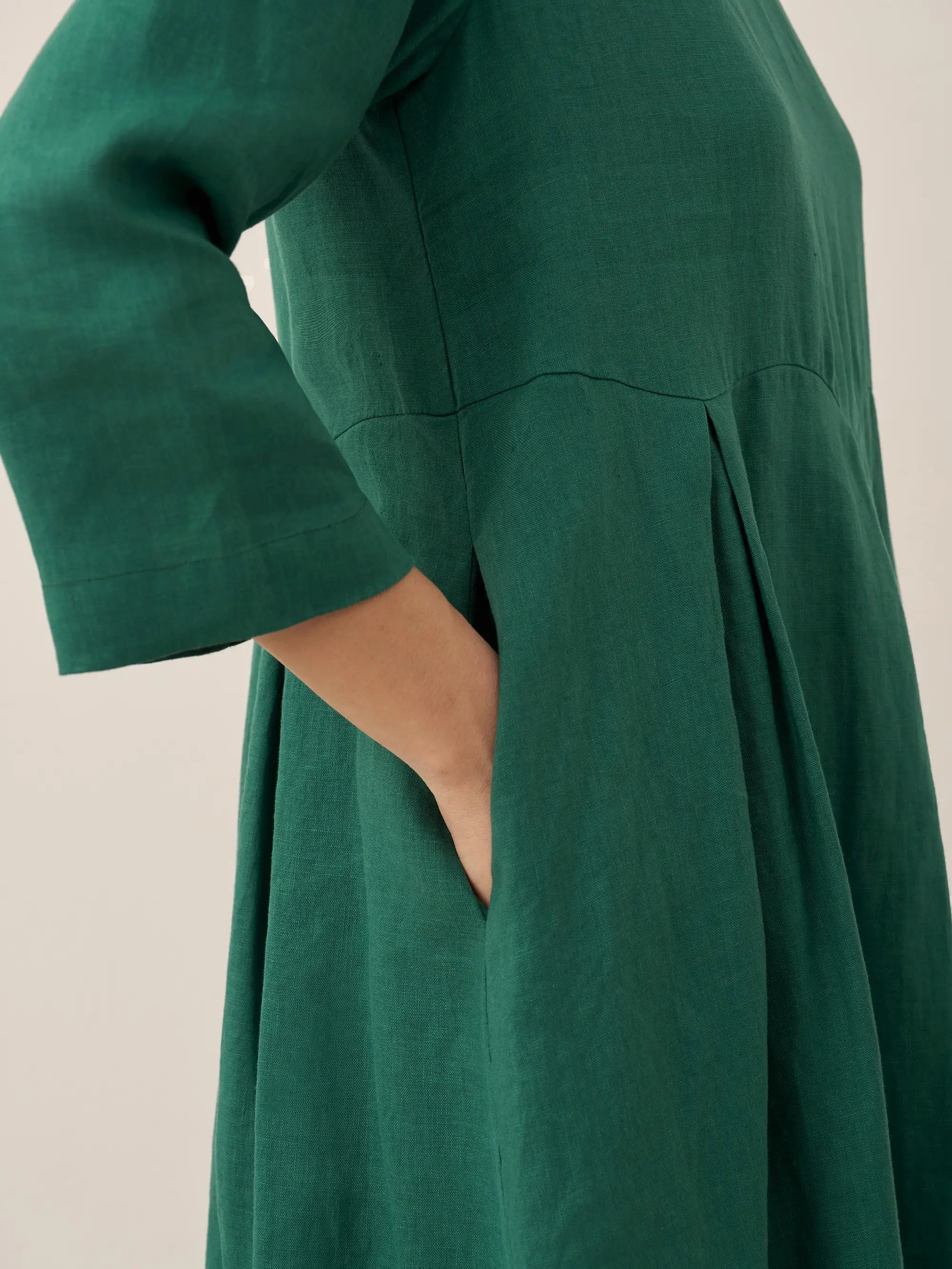 LINTICO 100% Linen Bateau Neck Pleated Maxi Dress ABIGAIL — detail shot 10