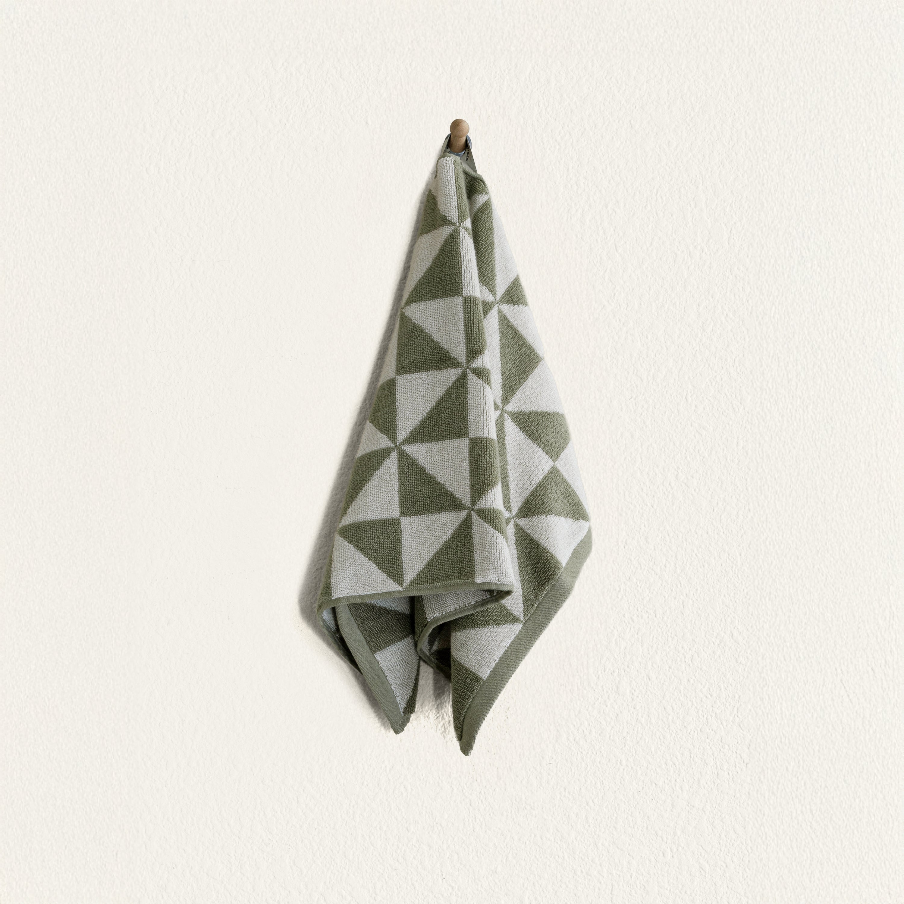 Italic Umbra Beach Towel — detail close-up