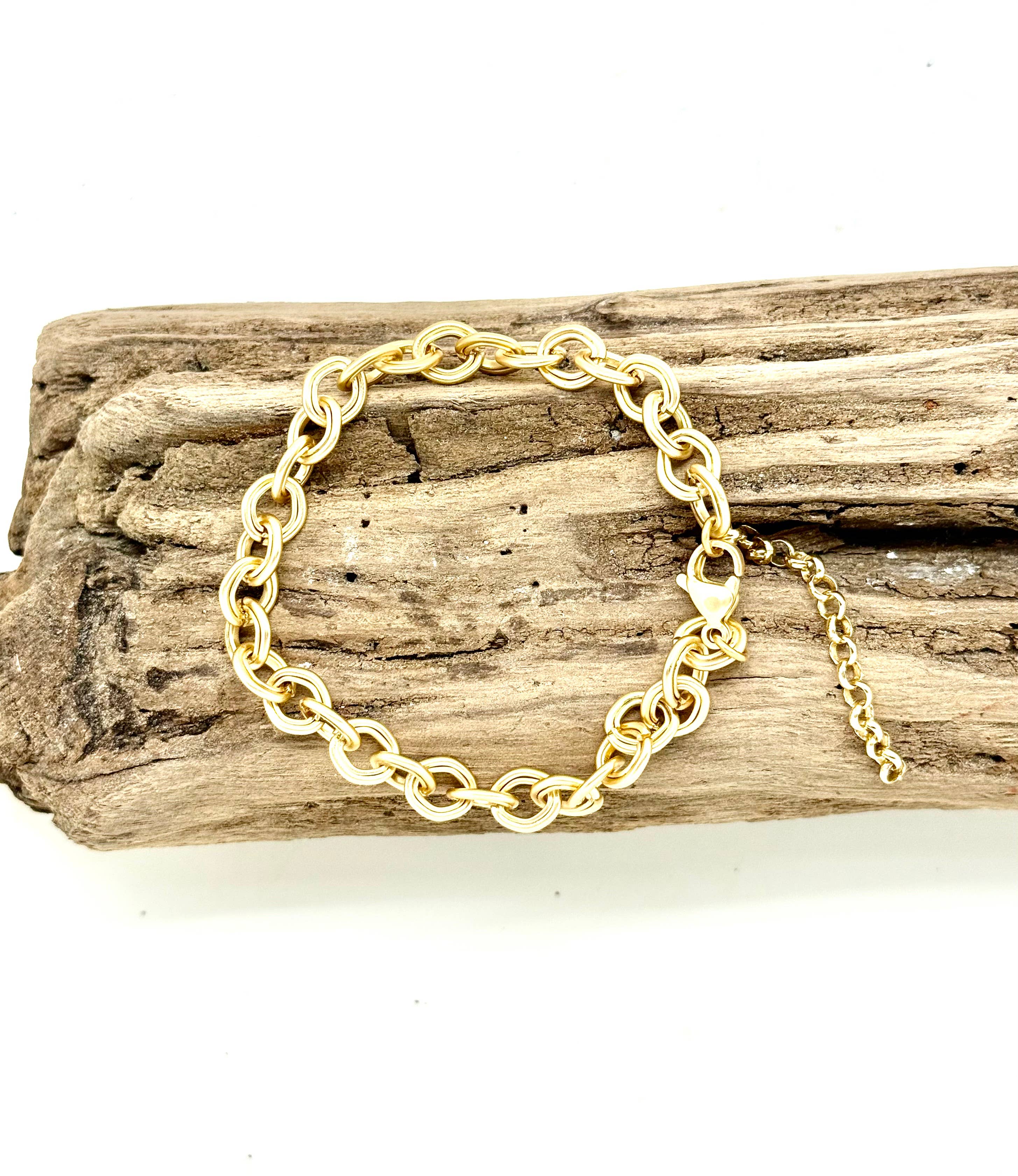 Bracelet Electroplated Circle 14k Gold Plated 7” with 2” ext.