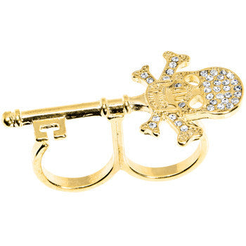 BodyCandy Gold Tone Crystalline Skull & Cross Bones Double Finger Ring — lifestyle context
