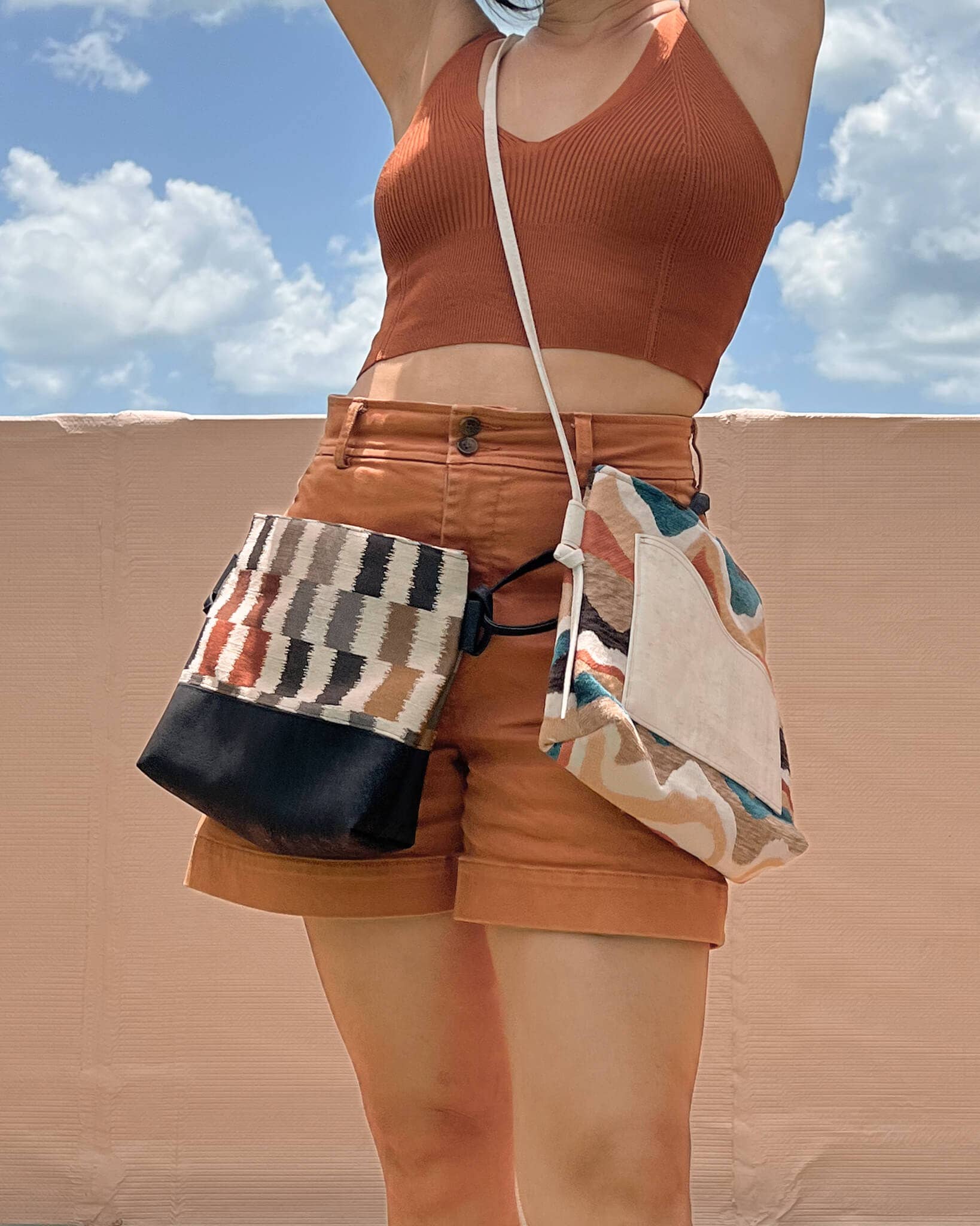 WONENA Yabisi Colibrí Crossbody - Midnight & Adoquines handmade cork crossbody — detail shot 6
