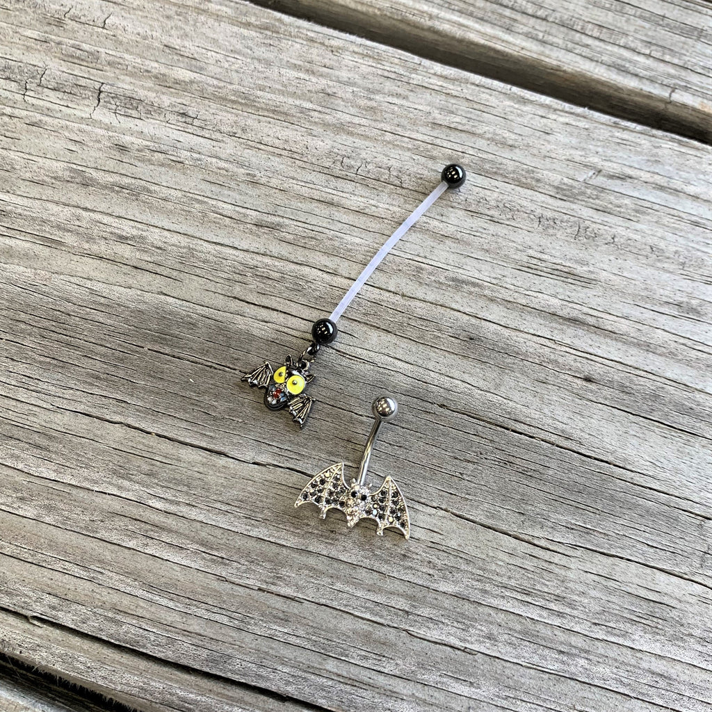 BodyCandy Clear Black Gem Bat Halloween Belly Ring — detail close-up