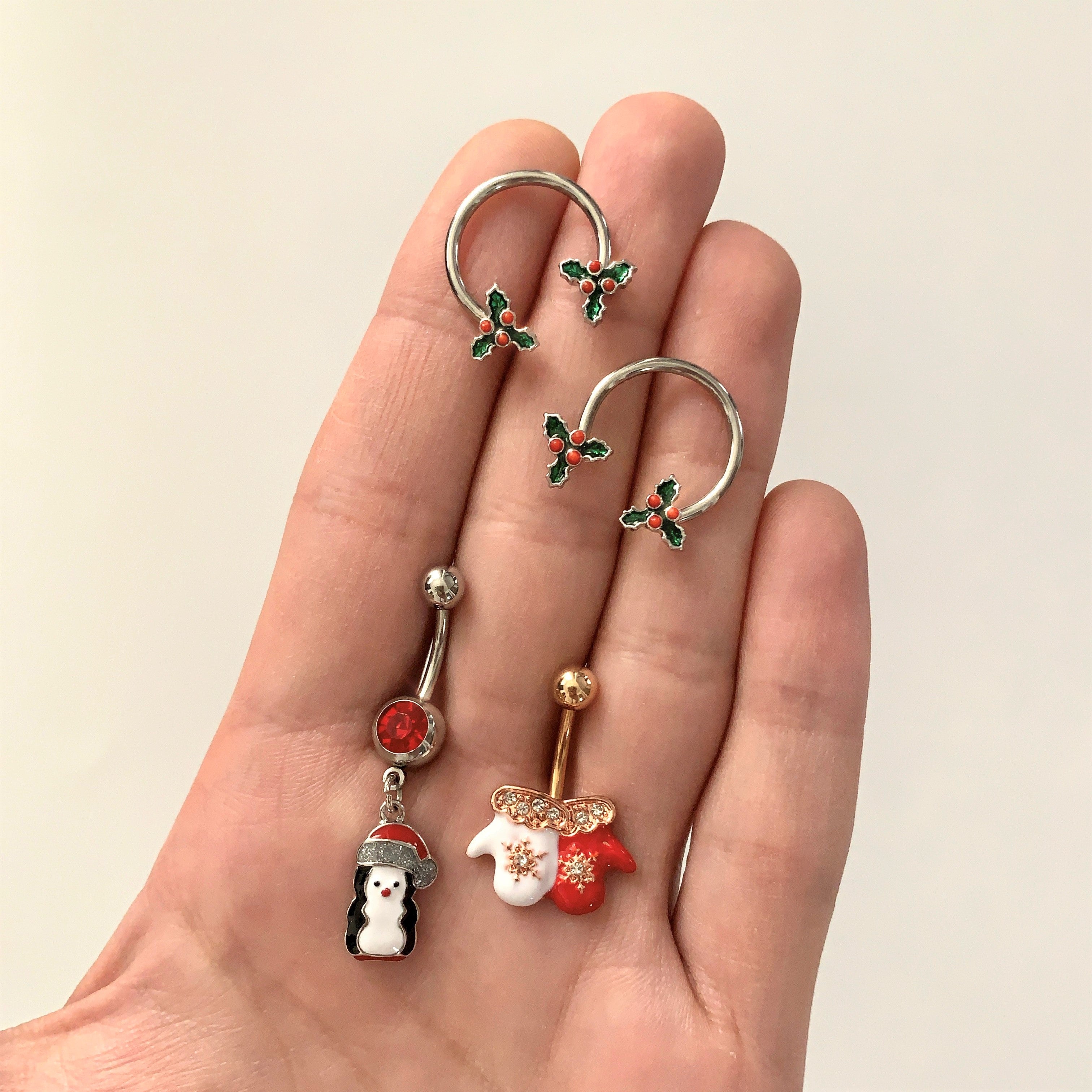 BodyCandy Clear Gem Rose Gold Tone Winter Mittens Snowflake Christmas Belly Ring — detail close-up