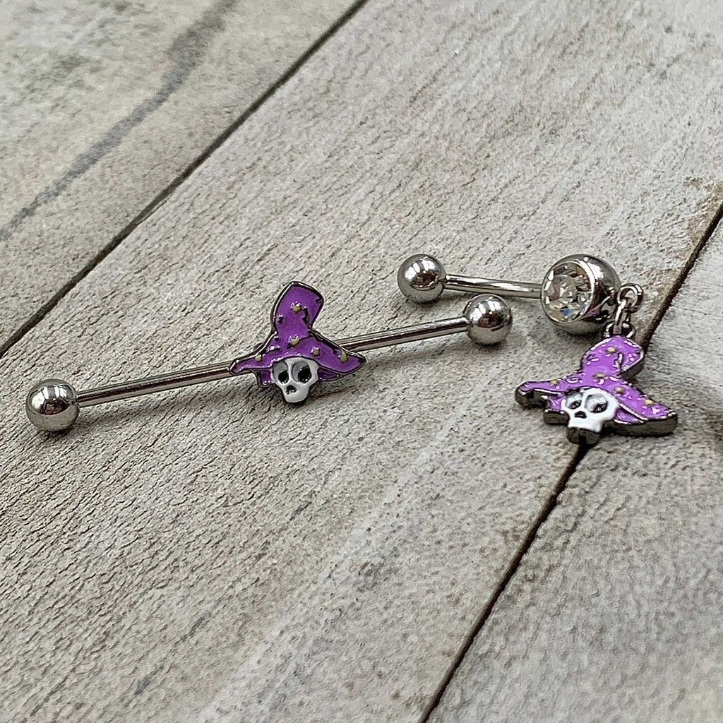 BodyCandy Clear Gem Skull Purple Witch Hat Halloween Dangle Belly Ring — detail close-up