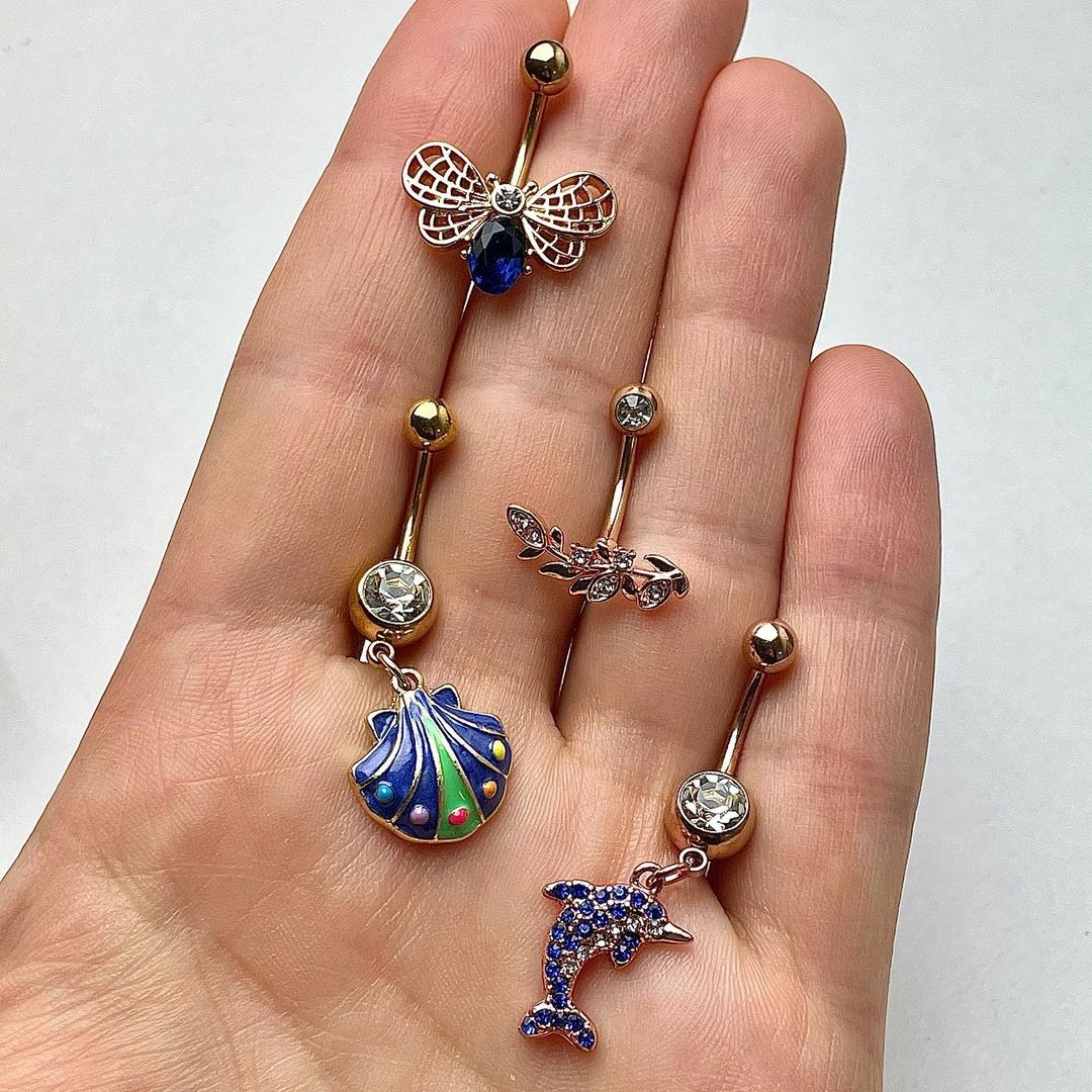 BodyCandy Clear Gem Rose Gold Tone Branch Leaf Belly Ring — detail close-up