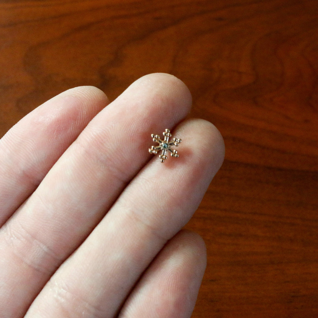 BodyCandy 16G 1/4 Clear Gem Rose Gold Tone Pretty Snowflake Cartilage Tragus — alternative angle