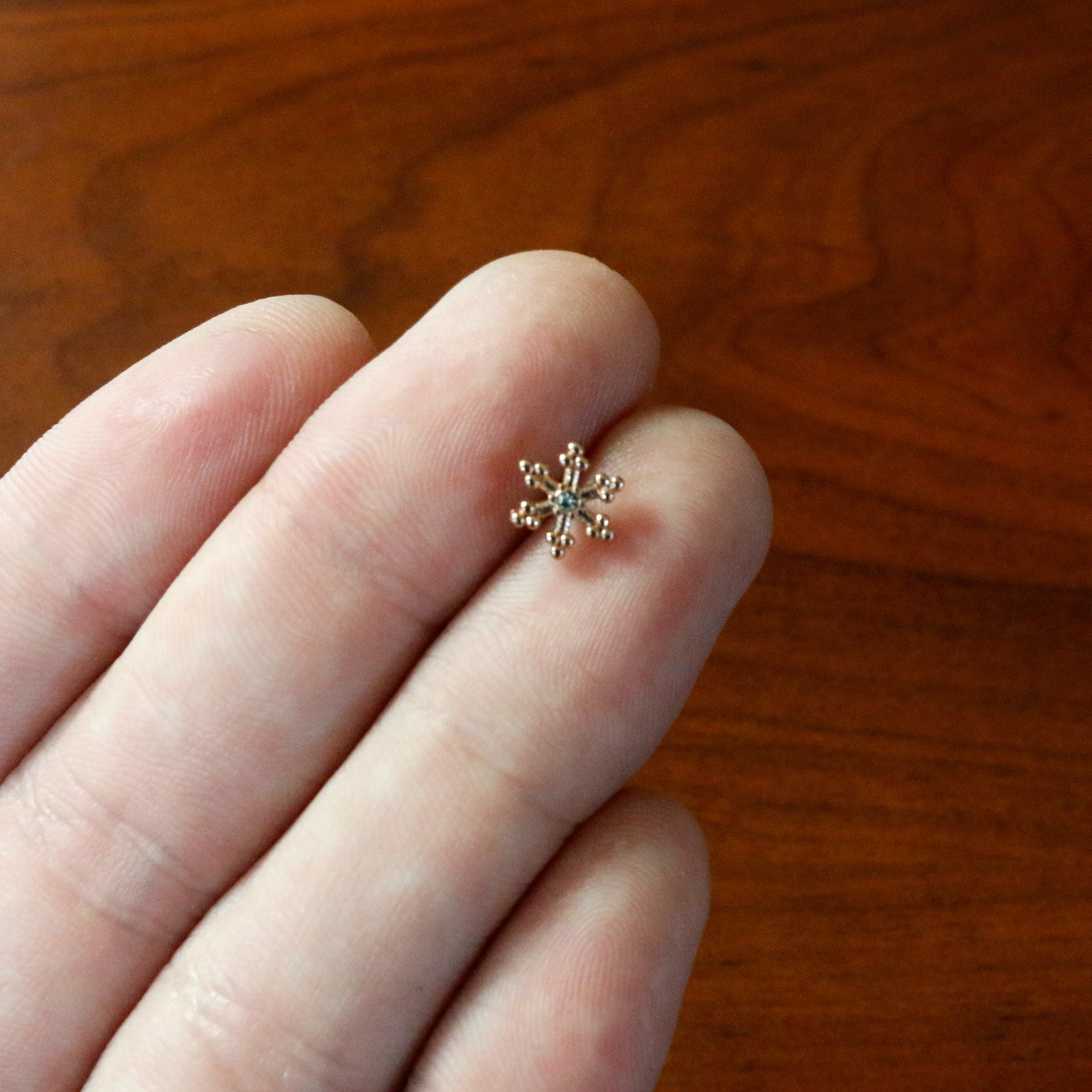 BodyCandy 16G 1/4 Clear Gem Rose Gold Tone Pretty Snowflake Cartilage Tragus — alternative angle