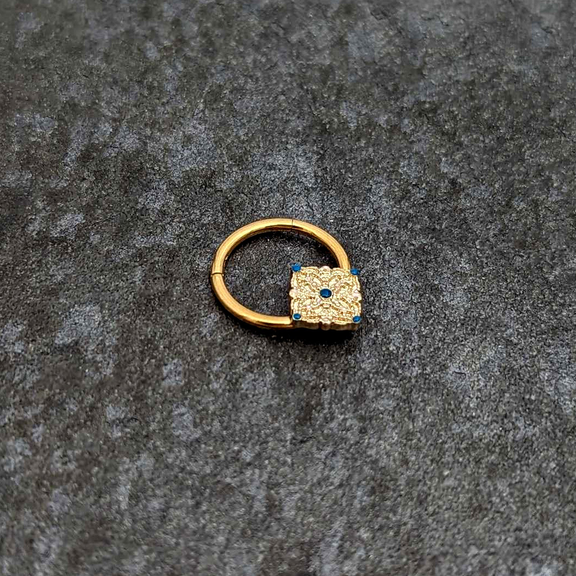 BodyCandy 16G 3/8 Gold Tone Lacy Rhombus Hinged Segment Ring — side view
