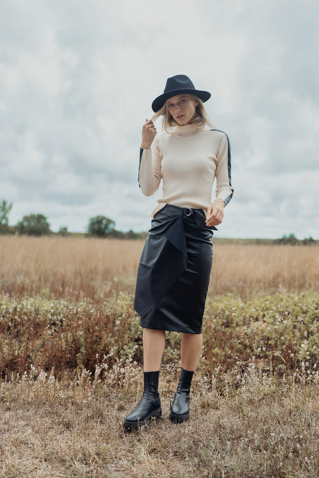 profile-nyc STRAIGHT LEATHER SKIRT WITH BUCKLE — construction detail