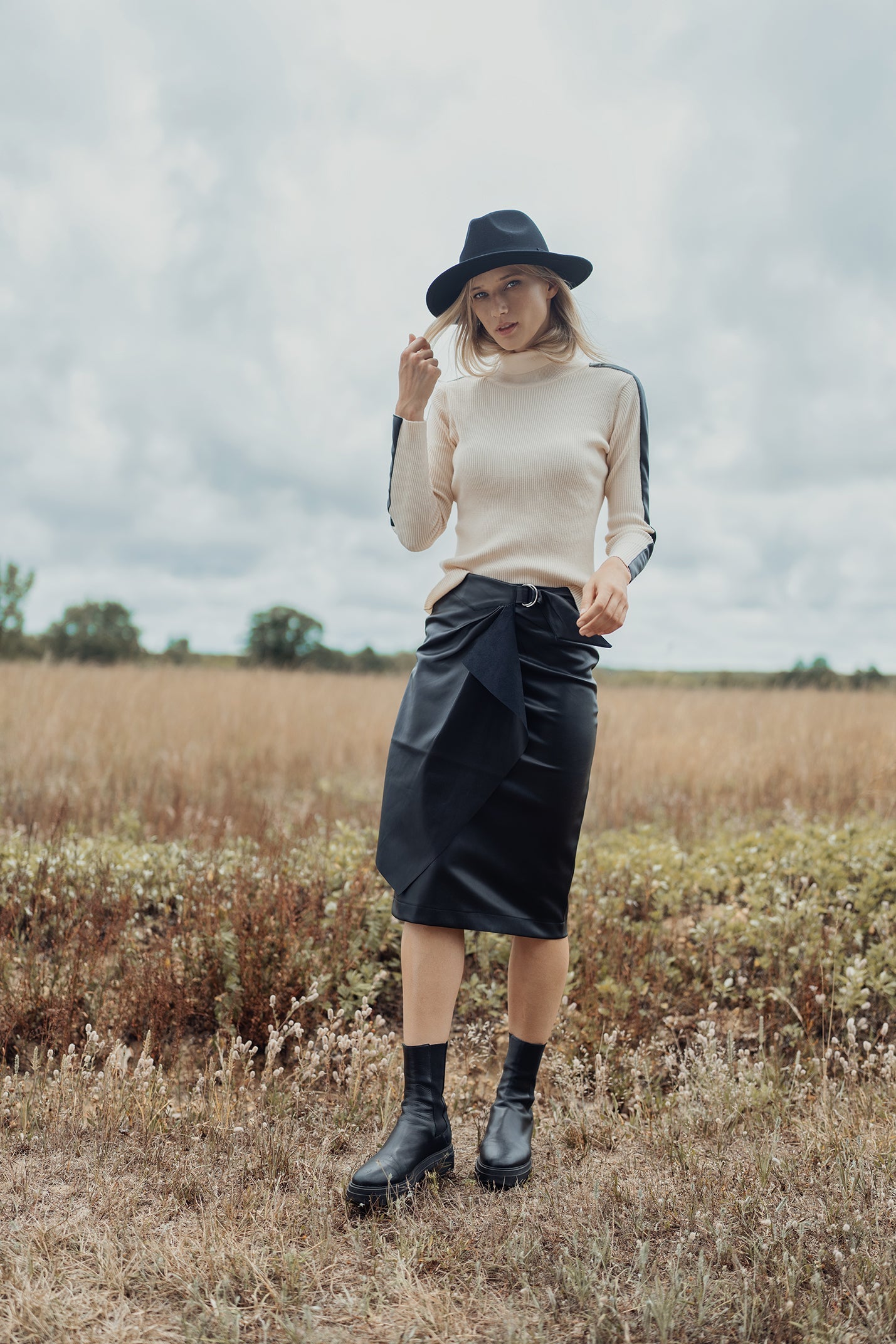 profile-nyc STRAIGHT LEATHER SKIRT WITH BUCKLE — construction detail
