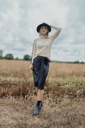 STRAIGHT LEATHER SKIRT WITH BUCKLE