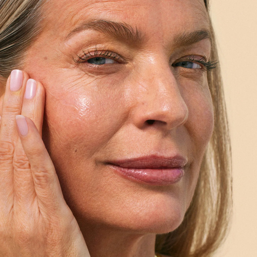 Solawave Skin Therapy Activating Serum — color detail