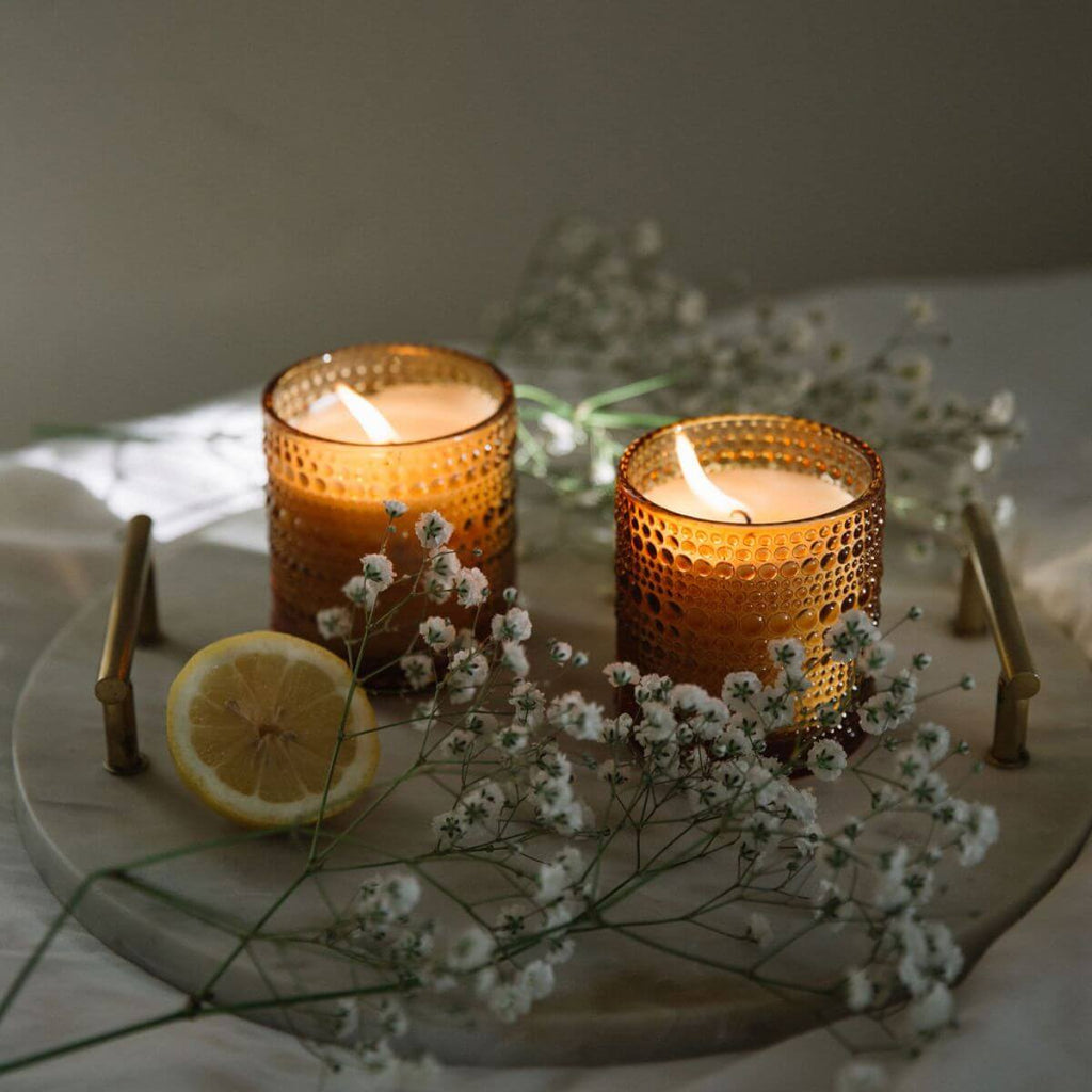 Bluecorn Candles White Lily Scented Candle - Aromática — packaging or label