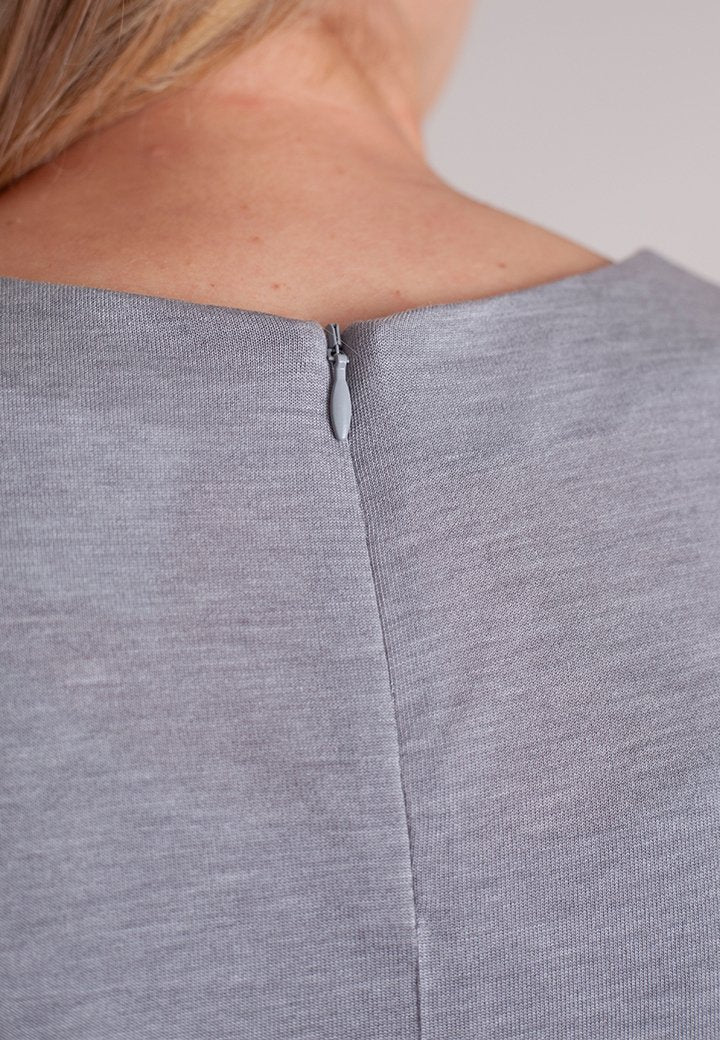 Buki Boss (Babe) T-Shirt - Charcoal Gray — detail close-up