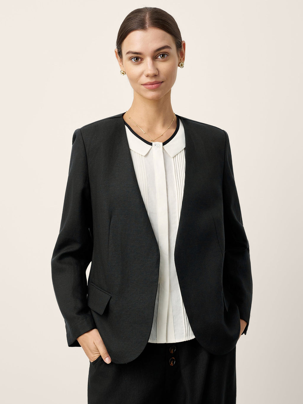 LINTICO Linen-Lyocell Relaxed V-neck Tailored Blazer VERITY — lifestyle worn / used context