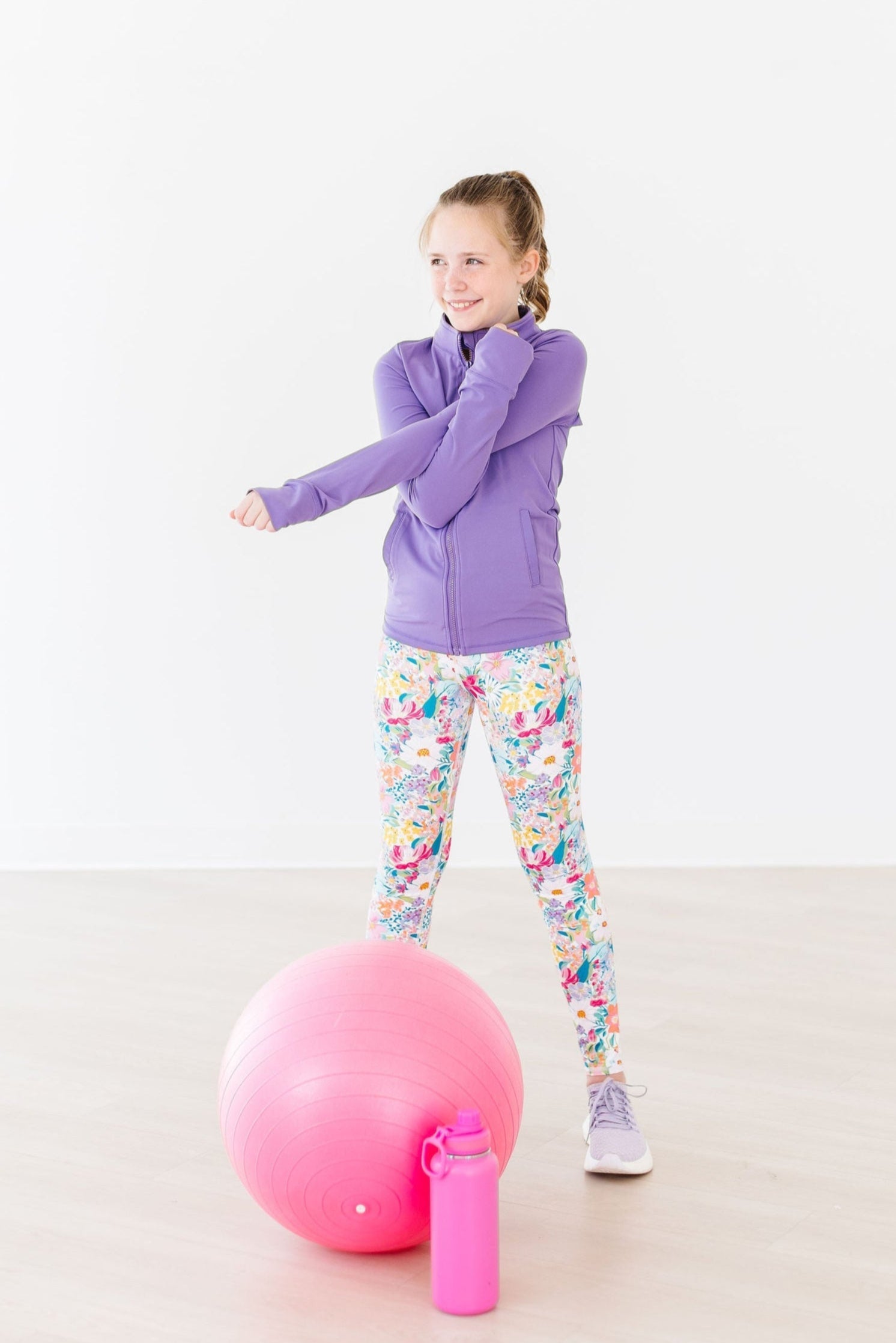 Mila & Rose ® SALE Petal Power Active Legging — detail close-up