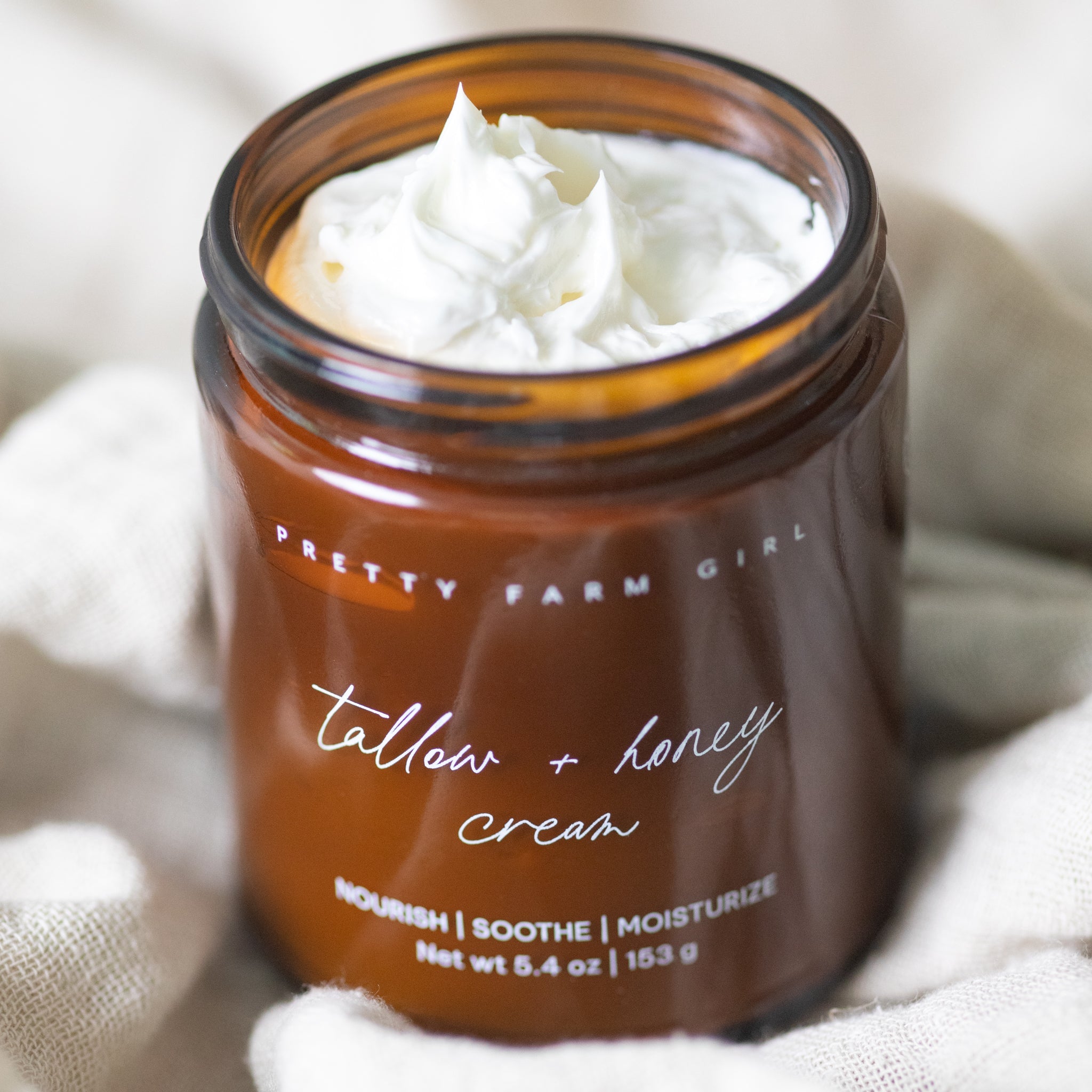 Pretty farm girl Pure + Simple Skin Kit for Sensitive Skin — detail close-up