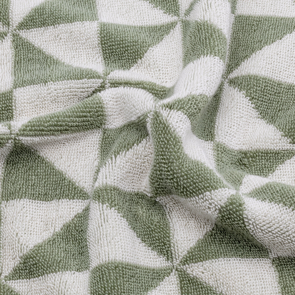 Italic Umbra Beach Towel — feature highlight