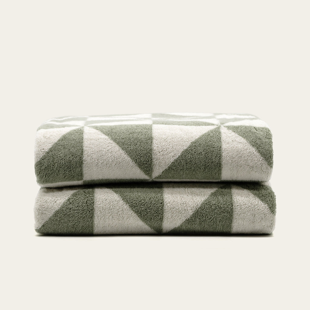 Italic Umbra Beach Towel — size reference