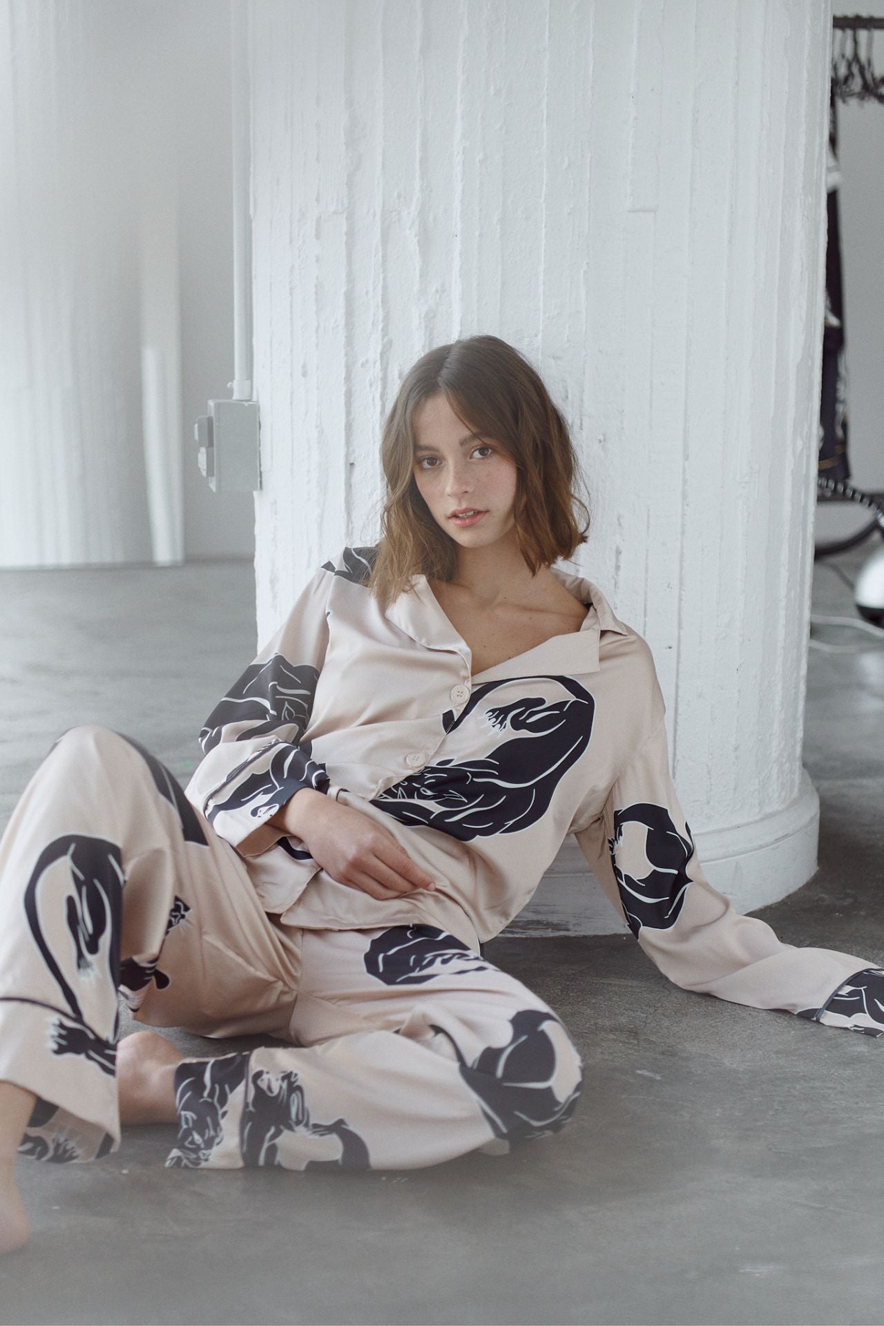 Simoné Sleepwear USA Washable Silk Pajama Set - Thera — lifestyle context
