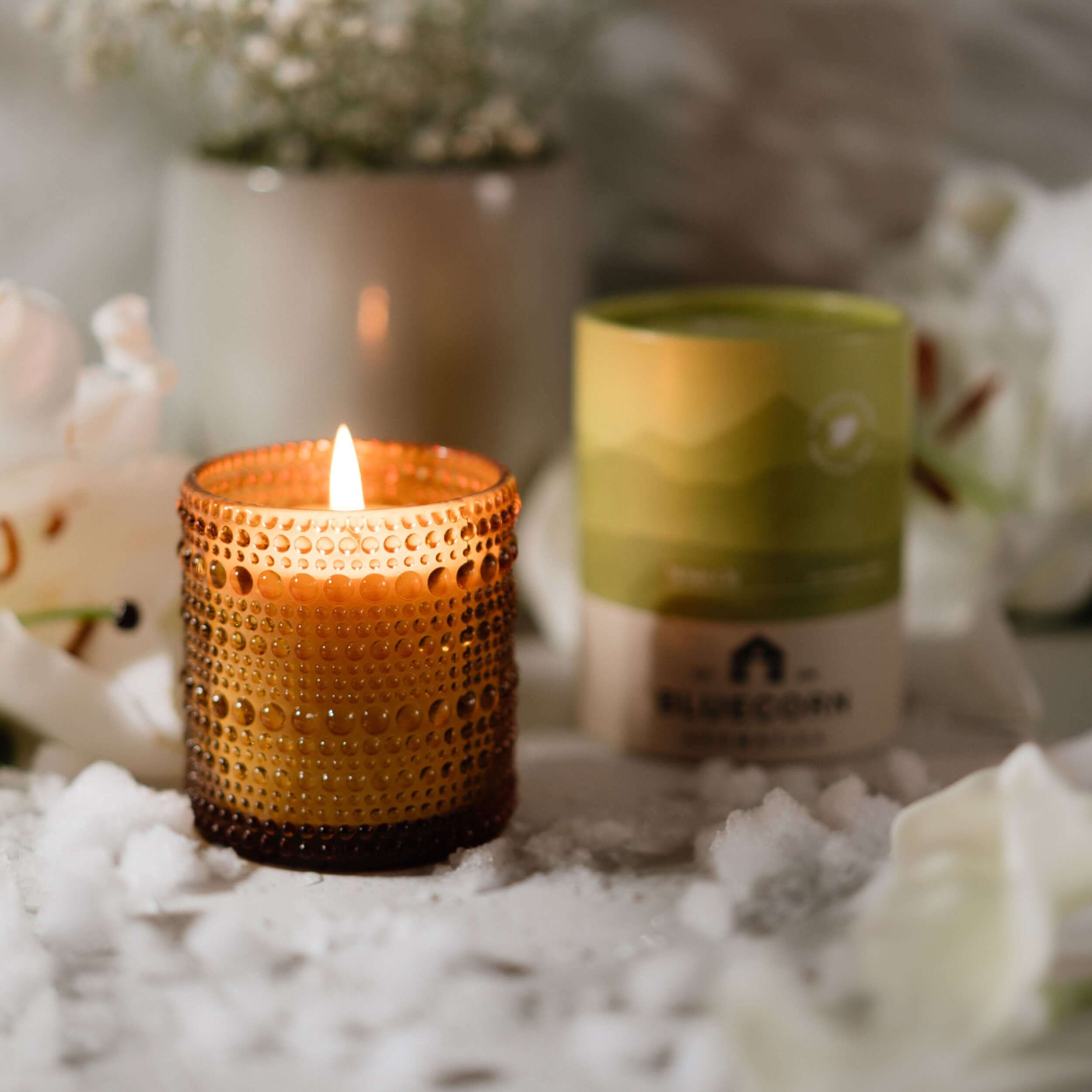 Bluecorn Candles White Lily Scented Candle - Aromática — detail and construction