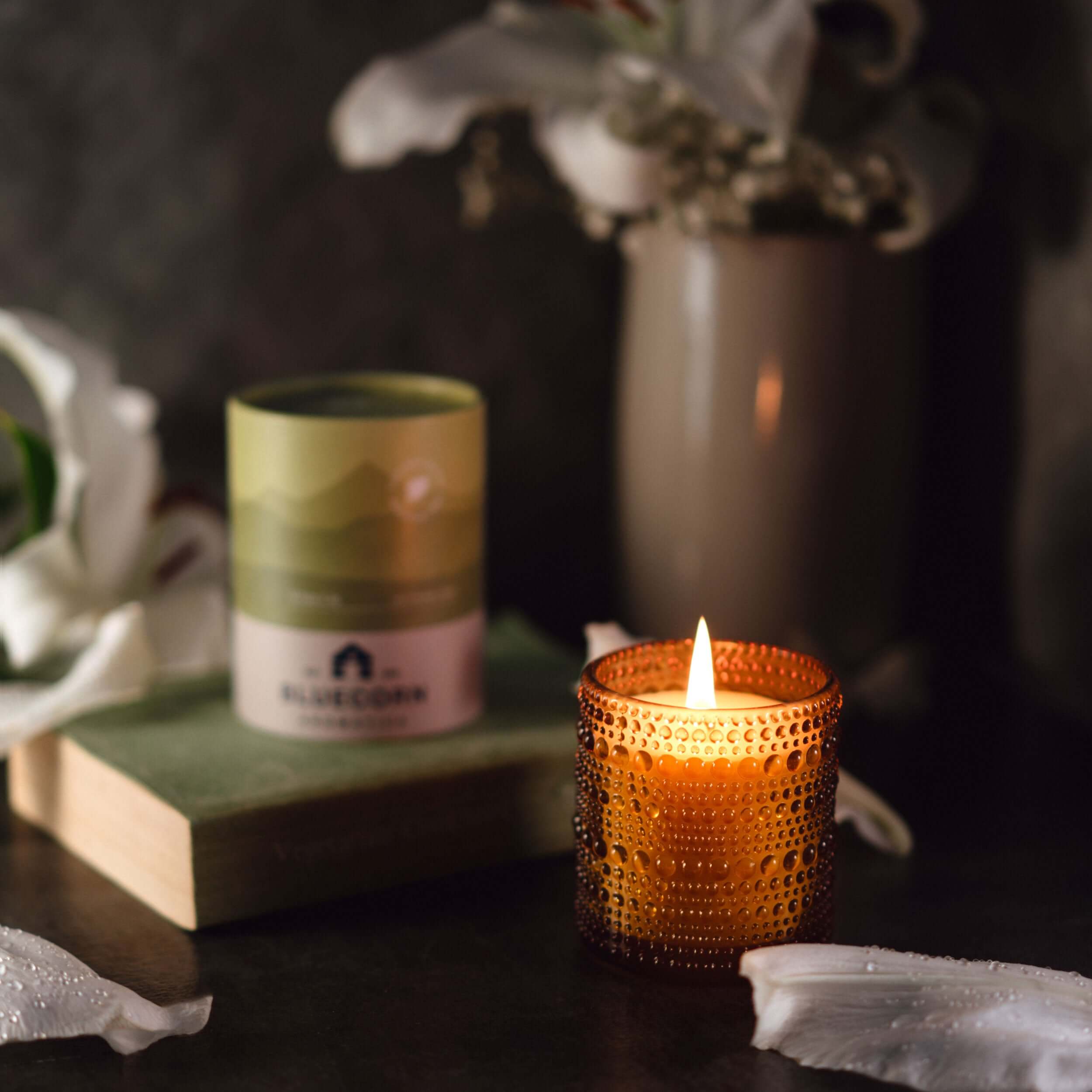 Bluecorn Candles White Lily Scented Candle - Aromática — lifestyle context
