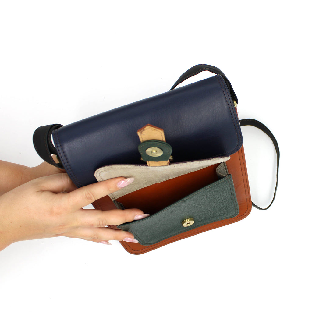 WONENA Soruka Isla · Unisex Leather Crossbody Bag — back view