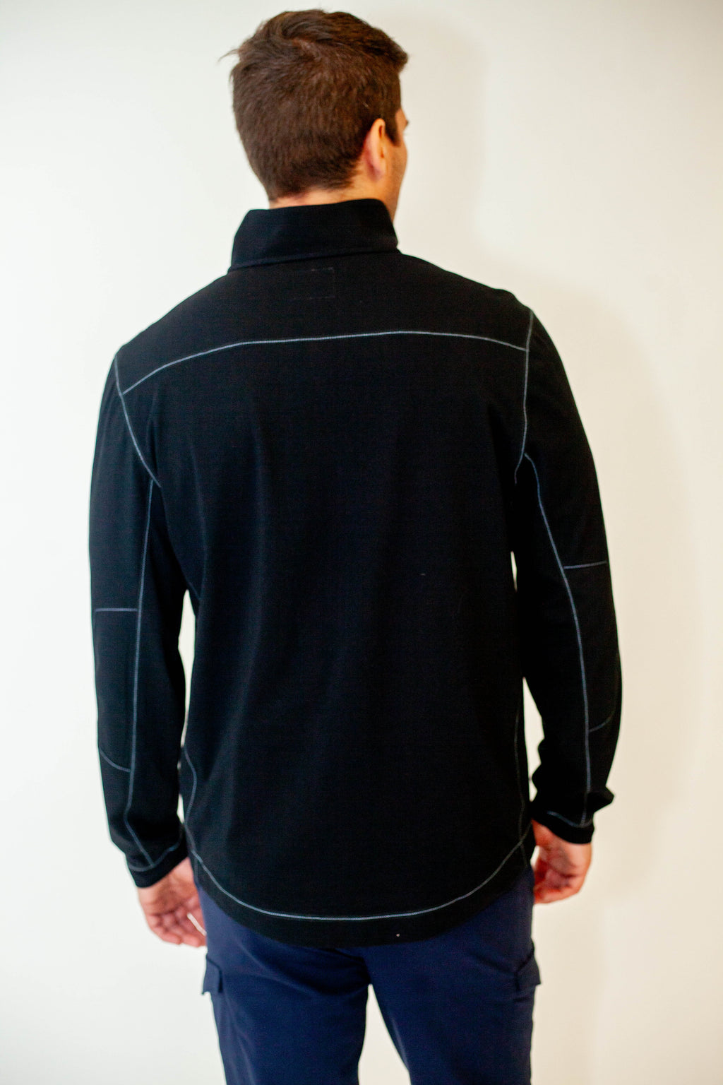 Buki Buki Cinqo Travel Half Zip 2-Pack - Black/White — in-use photo