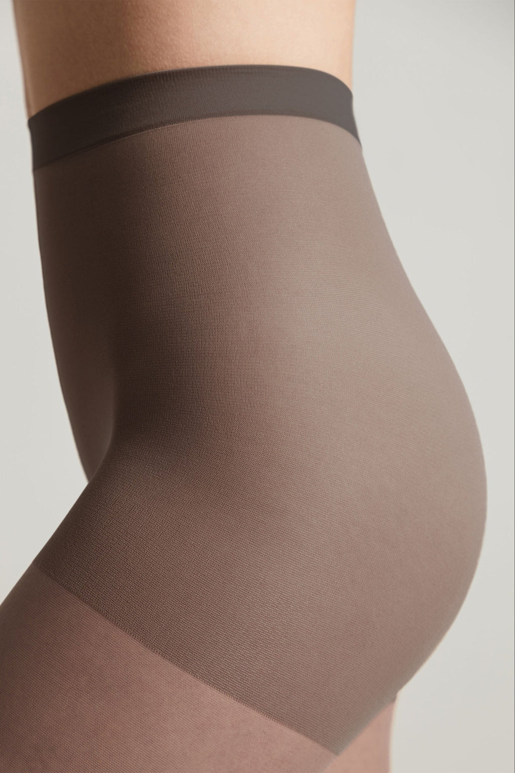 TheRanok.com Tights Conte Ideal 40 Den - Ultimate Matt — in-use photo