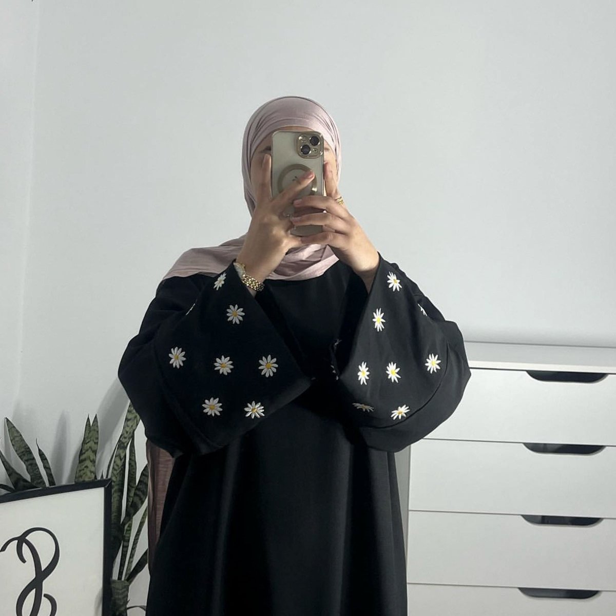 Daisy-Embroidered Abaya (MA089)