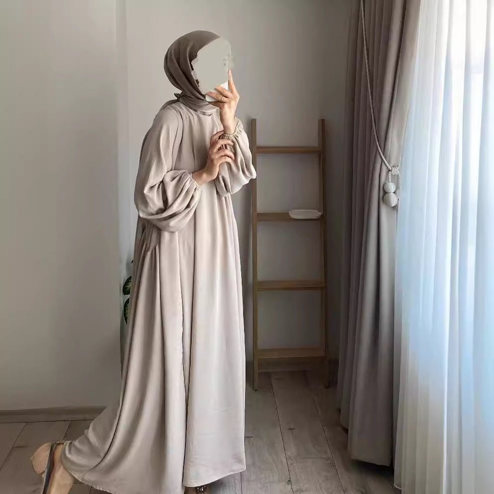 Mariam's Collection Relaxed Fit Lantern Sleeves Crepe Abaya (MA190) — in-use photo