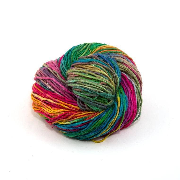 Darn Good Yarn Darn Good Yarn Spring Fling Tee Knitting Kit — Darn Good Yarn branding close-up