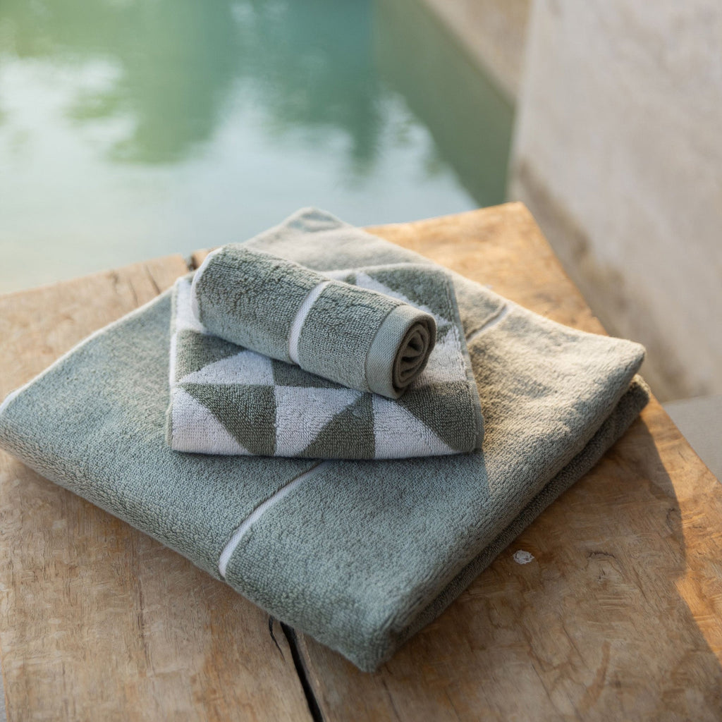 Italic Umbra Towels — construction craftsmanship close-up