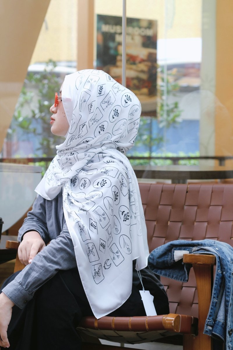 Mariam's Collection Mariam's Collection Versatile Minimalist Printed Hijab (MH090) — main product shot