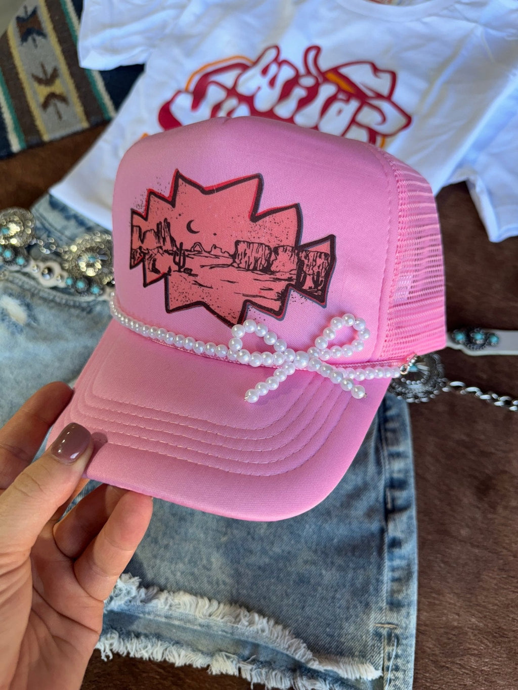 Wild Junkie White Pearl Bow Trucker Hat Chain — detail close-up
